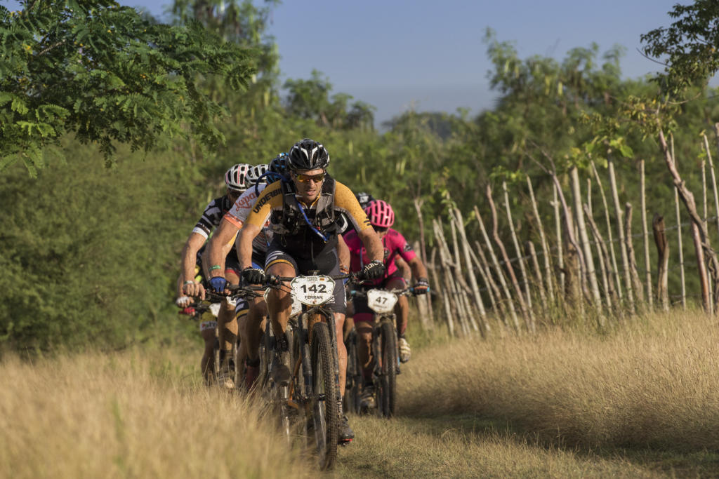Los titanes del cicismo en plena competencia. FOTO: Cortesía del evento