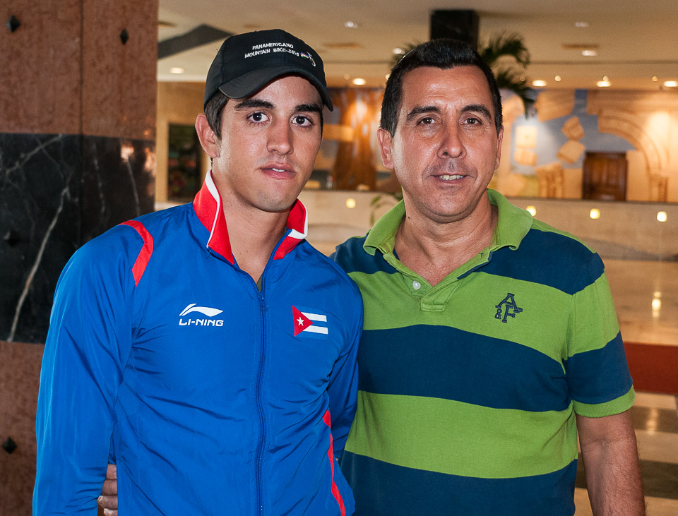 César Rodríguez y su padre Roberto Rodríguez, dos cocodrilos del ciclismo. Foto: Calixto N. Llanes