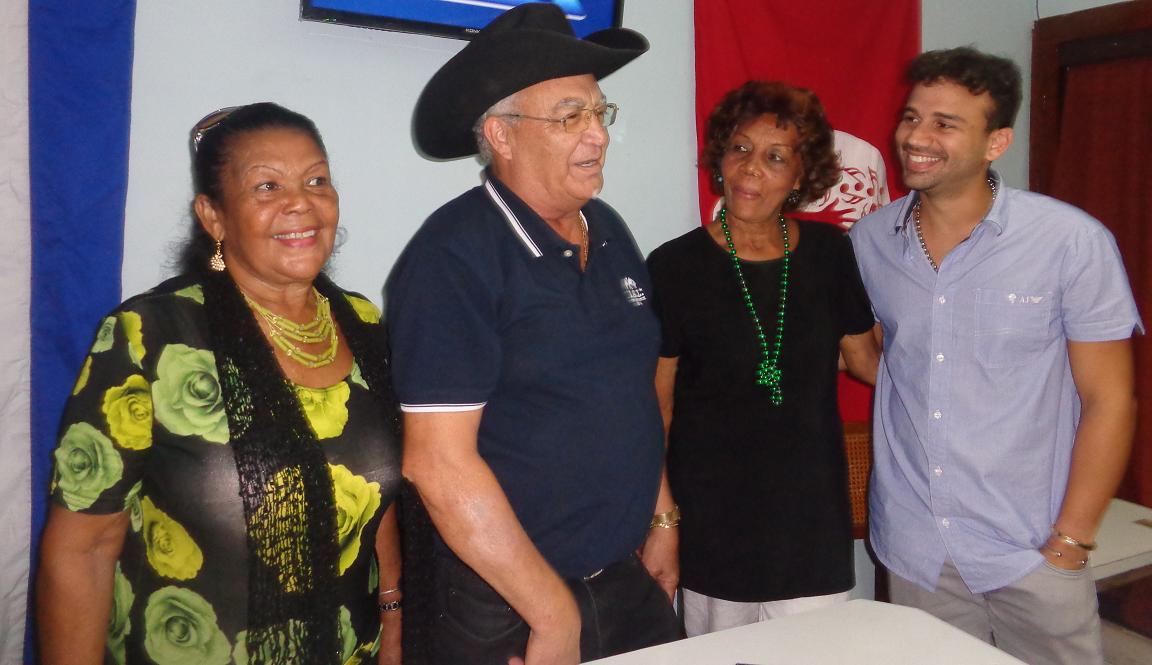 El dúo femenino Melodías cubanas, Eliades Ochoa y Juan Guillermo (JG) le ponen un toque de distinción al cierre de 2015 de los estudios Siboney de la EGREM en este. Foto: Betty Beatón Ruiz