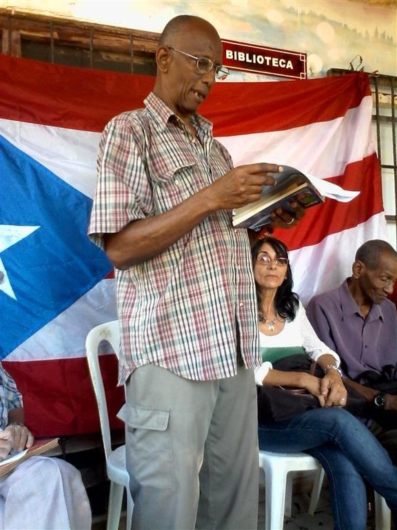 El periodista e historiador Carlos Castro Sánchez, programador y conductor de la peña, inició la cita con abundante información sobre Oscar López Rivera y su injusto encierro. Fotos: Yanelis Ramírez