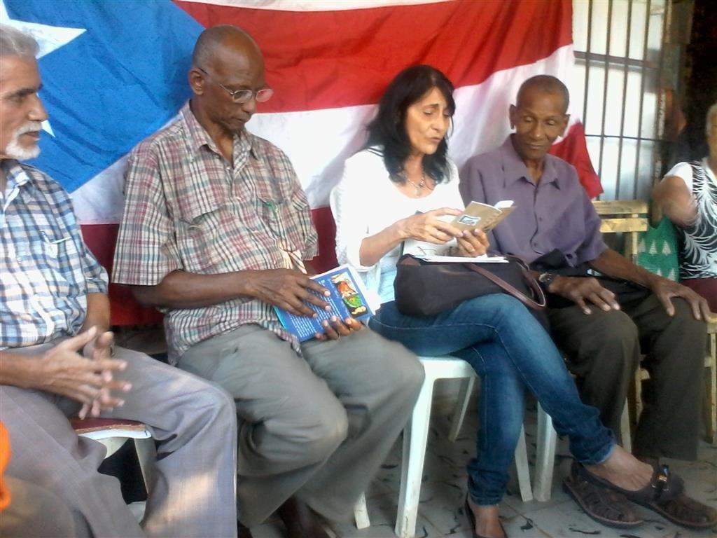 Luisa Oneida Landín leyó poemas de su autoría dedicados al tema de la solidaridad y la libertad. Fotos: Yanelis Ramírez