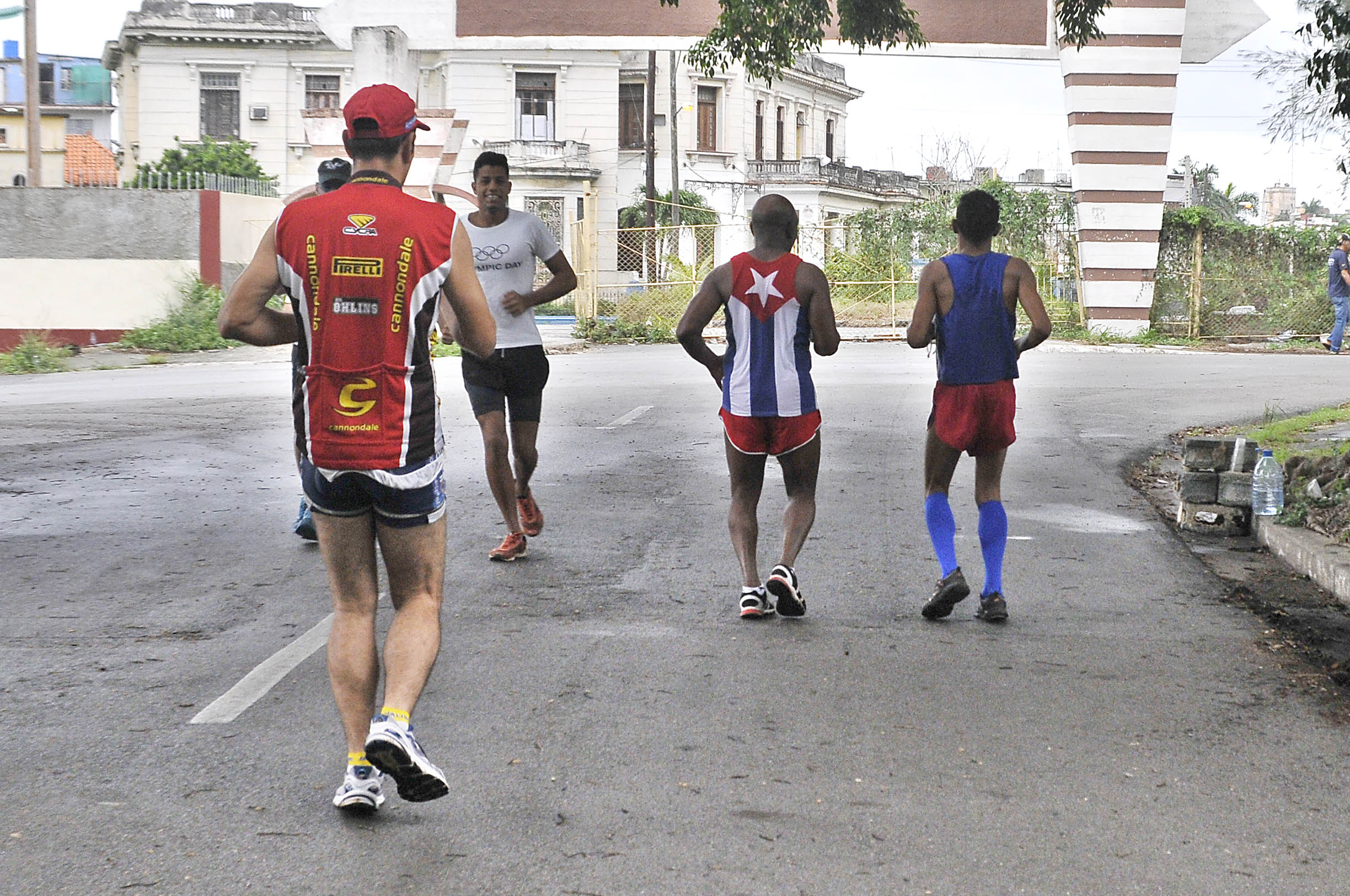 Demostración de retrorunning en La Habana. Foto José Raúl Rodríguez Robleda