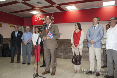 Llegó a Cuba presidente de Costa Rica