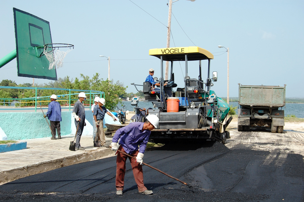 El propósito de los análisis es evaluar la gestión de las entidades del sector de la construcción en aras de elevar la eficiencia. Foto: Modesto Gutiérrez, ACN