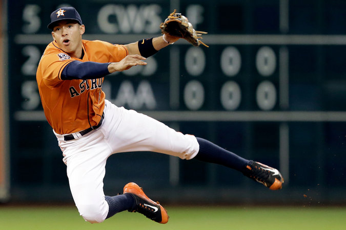 El torpedero boricua de los Astros de Houston Carlos Correa fue seleccionado novato del año en la Liga Americana.