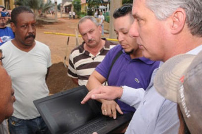 Evalúa Díaz-Canel ejecución de obras socioculturales en Artemisa