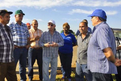 Visita Machado Ventura centrales azucareros de Mayabeque