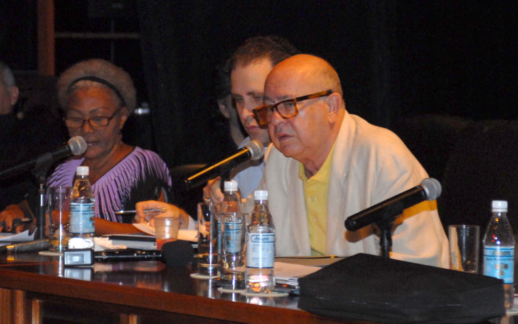 Miguel Barnet leyó una carta dirigida por Carilda Oliver Labra, al Consejo Nacional de la Uneac, en la que ella expresó su adhesión a los que tienen la responsabilidad de salvaguardar la riqueza espiritual de Cuba.Foto: Heriberto González Brito