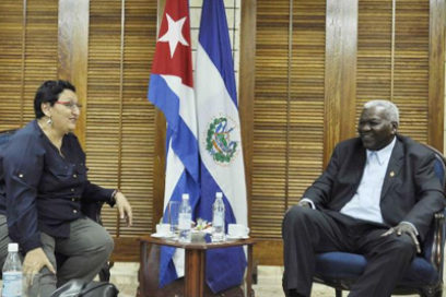 Presidente del parlamento cubano recibe a legisladora salvadoreña
