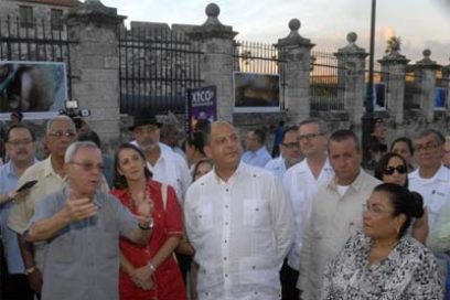 Presidente de Costa Rica recorre Centro Histórico de La Habana