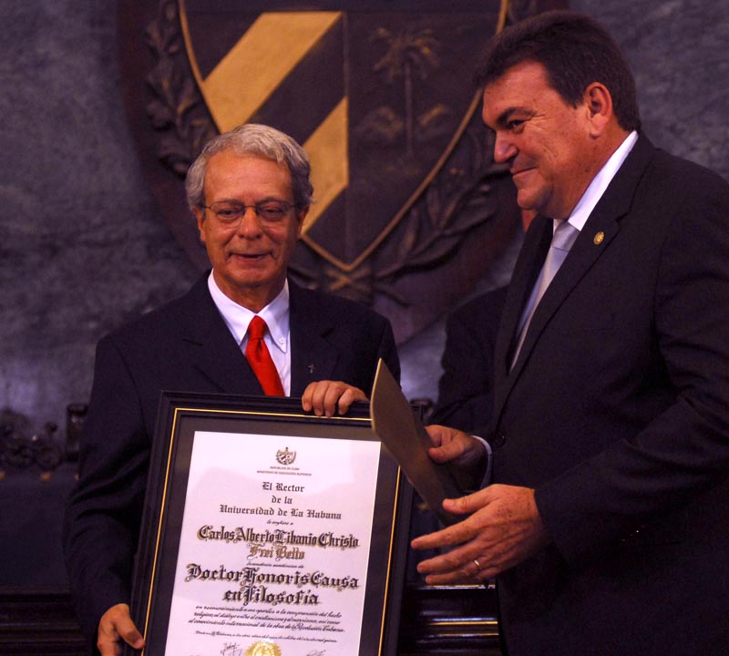 Justo reconocimiento a un maestro de América: Frei Betto. Foto: Agustín Borrego