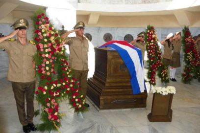 Dedican Fidel y Raúl ofrendas florales a nuestro Héroe Nacional