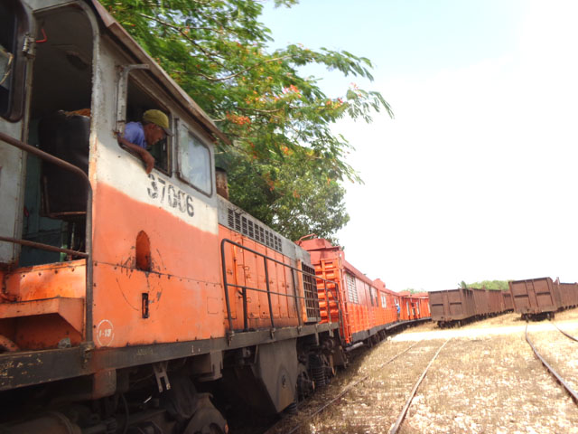 Por la eficiencia en la transportación de caña, azúcar, miel y otras cargas, la unidad perteneciente a la empresa Ferroazuc, fue anfitriona de la celebración de los ferroviarios avileños. Foto: José Luis Martínez Alejo