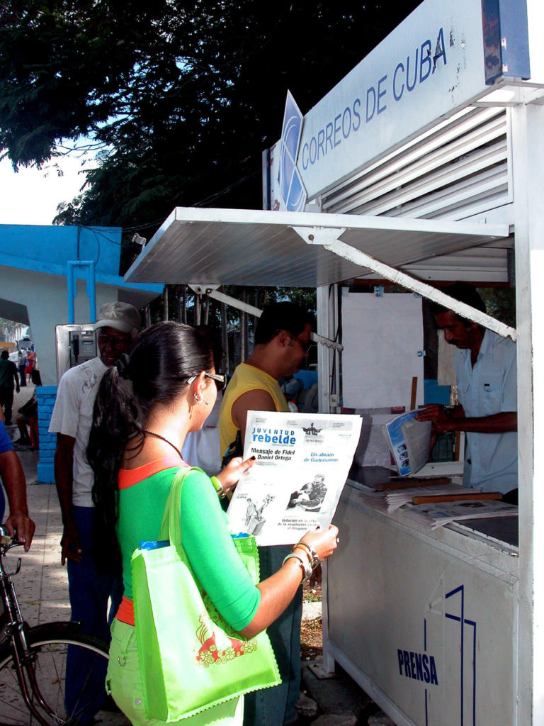 Variados servicios brinda el Grupo empresarial correo de Cuba. Foto: Agustín Borrego 