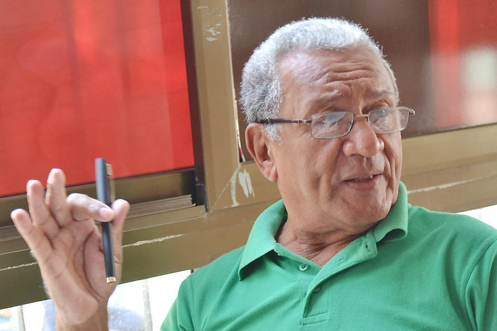 Raimundo Estrada Rodríguez, director del Complejo Cultural Palacio de los Torcedores de La Habana, explicó que a la instalación tendrán acceso todos los sindicatos y trabajadores. Foto: Eddy Martin