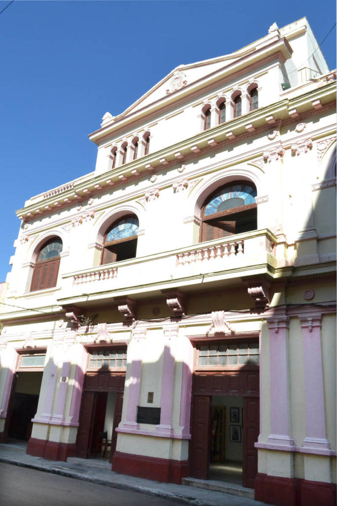 El Palacio de los Torcedores de La Habana es sometido actualmente a una restauración capital que le devolverá no solo todo su esplendor, sino también parte de la función social para la cual fue construido. Foto: Eddy Martin Díaz