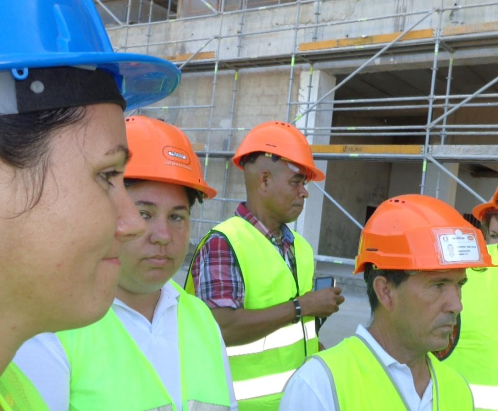 Leonardo Vidal (a la derecha), asocia buena parte de la fluctuación laboral en Varadero a inconformidades salariales. Foto: Norys