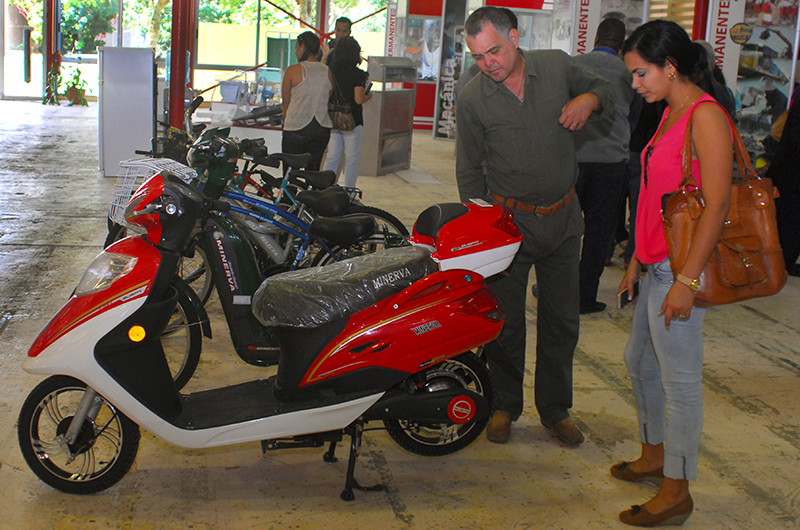La muestra expositiva recoge el universo de bienes y servicios que identifican a tan importante segmento de la rama manufacturera. Fotos Heriberto González Brito