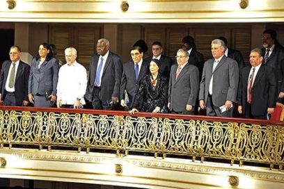 Presidente cubano asiste a gala por aniversario 57 de la Revolución