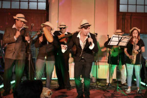 El grupo Memoria, de Mayabeque, lidereado por Juan Amado Echevarría Pedroso, impactó a los asistentes con un ritmo auténticamente cubano. Foto: Eddy Martin