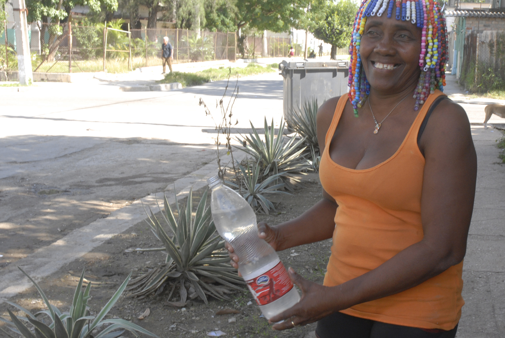 Un sueño conver tido en r ealidad: eliminar el basurero de la esquina de su casa; Irma lo logró. Foto: Agustín Borreg
