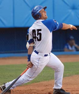 Beisbol serie 50 encuentro entre IND-HAB Frank Camilo Morejon