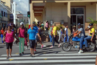 Santiagueros continúan las faenas, pero alertas ante sismos