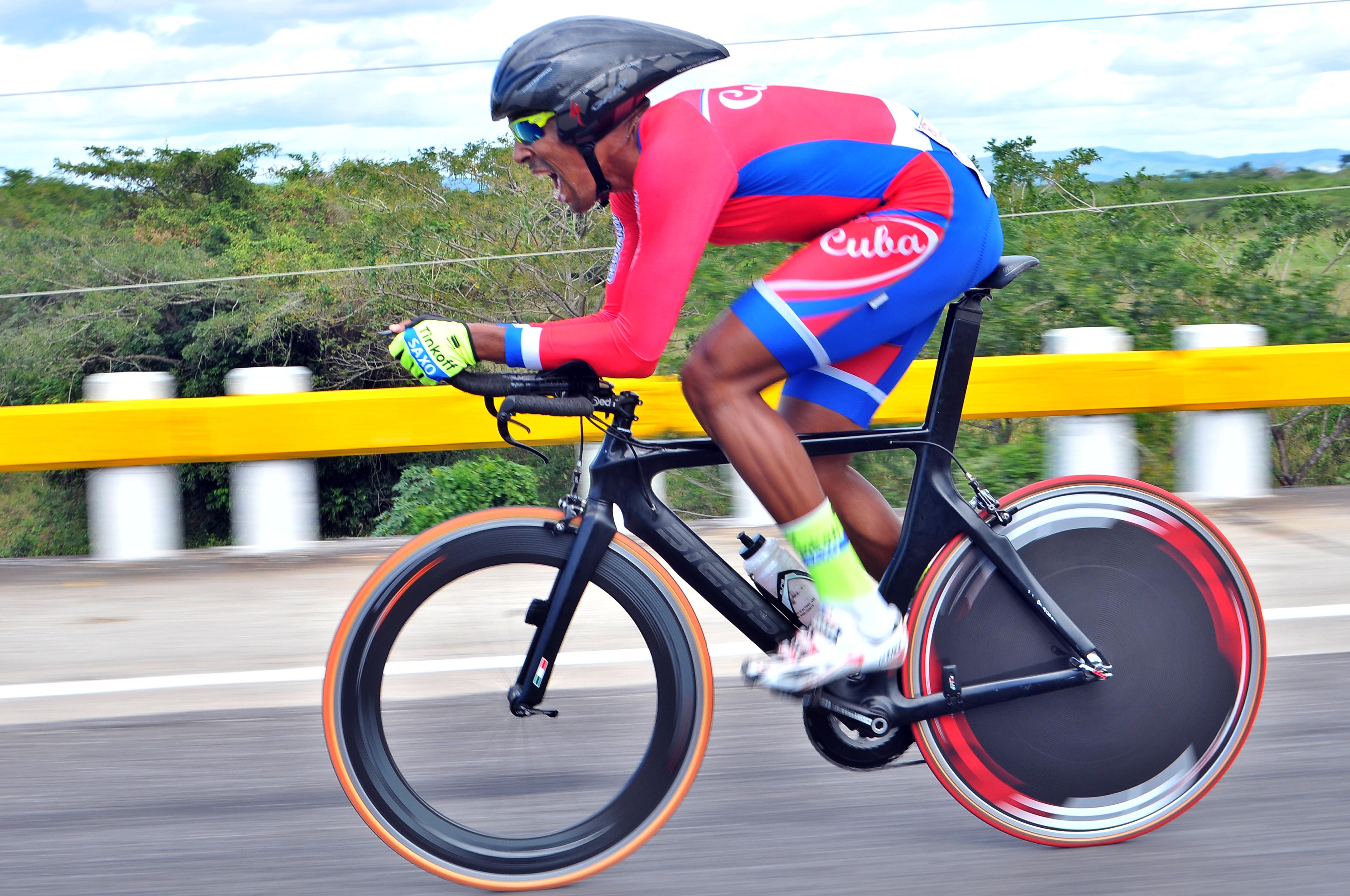 Pedro Portuondo, ganador de la etapa contrarreloj individual en el Clásico Ciclístico Guantánamo-Pinar-La Habana. Foto: Ricardo López Hevia