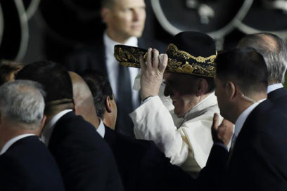 Insta el Papa a rechazar el culto a la riqueza