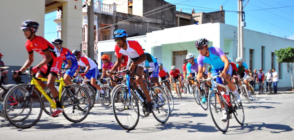 Circuito en la ciudad de Guantánamo durante la primera etapa del Tercer Clásico de Ciclismo. Foto: Ricardo López Hevia