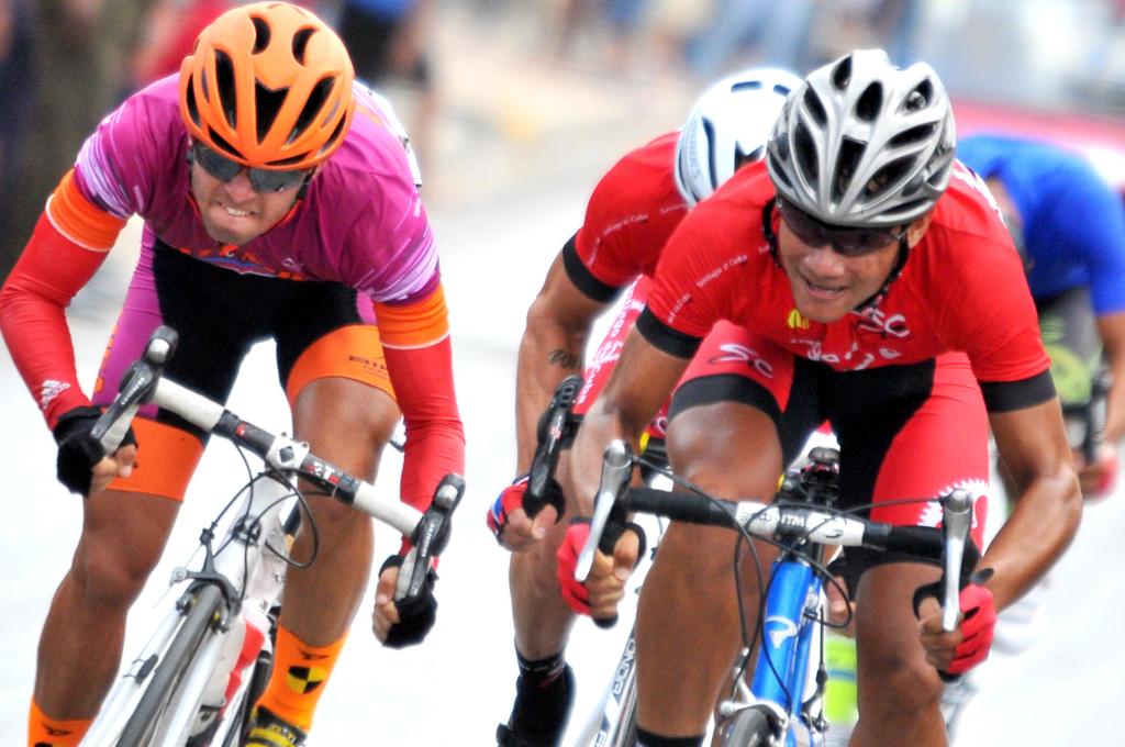 El sprint final en Ciego de Ávila. Foto: Ricardo López Hevia.
