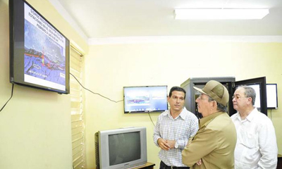 Foto: El General de Ejército dialogó durante más de dos horas con directivos y trabajadores del Centro Nacional de Investigaciones Sismológicas. Foto: Estudios Revolución