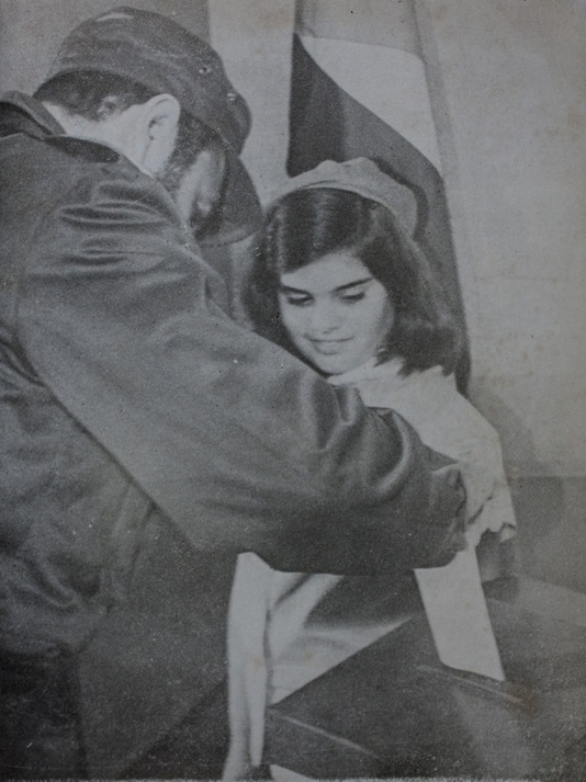 Momento en que Fidel Castro vota