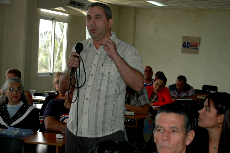Leonardo Quintero Matos, en representación del Sindicato Nacional de Trabajadores de la Salud, expresó que a veces pasa por alto el reconocimiento a la persona que recuperó una pieza o un equipo. Fotos: César A. Rodriguez.