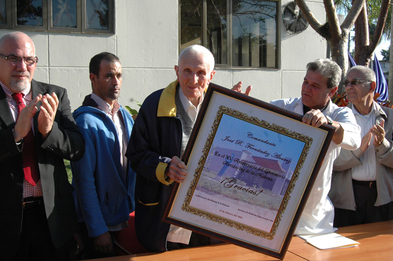 Diploma entregado a José Ramón Fernández, por su contribución al laboratorio antidoping en Cuba. Foto: César A. Rodríguez