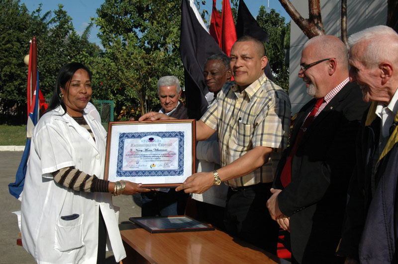 Reconocimiento a una de las fundadoras del laboratorio antidoping de Cuba. Foto: César A. Rodríguez