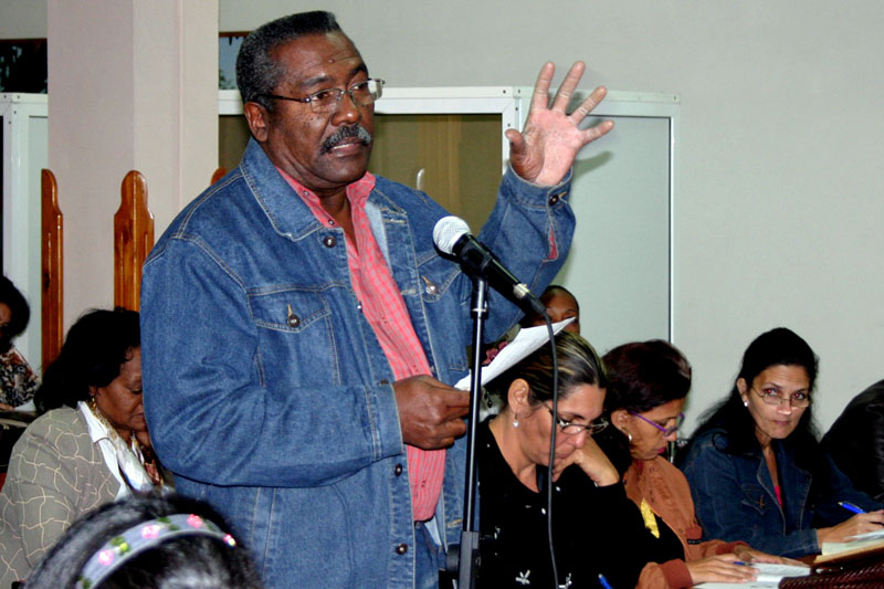 En opinión de Romilio Salazar, secretario general del Sindicato del Transporte y Puertos en el territorio, la Resolución 17 es un documento para estimular la productividad. Fotos: César A. Rodriguez.