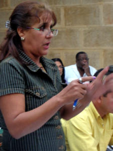 “Hoy el 32,4 % de nuestros afiliados son trabajadores no estatales y tenemos la perspectiva de que 527 unidades de comercio, gastronomía y servicios técnicos y personales pasen a este modelo de gestión, por lo que requiere de mayor dinamismo el funcionamiento sindical”, declaró Mariela Burgos. Foto: José Luis Martínez Alejo