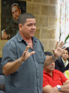 Juan Carlos Gutiérrez, dirigente sindical del hotel Tryp Cayo Coco: “Nuestro polo turístico, el más largo de Cuba con 100 kilómetros, tiene un significativo déficit de medios de transporte de los trabajadores que afecta la atención al cliente”. Foto: José Luis Martínez Alejo