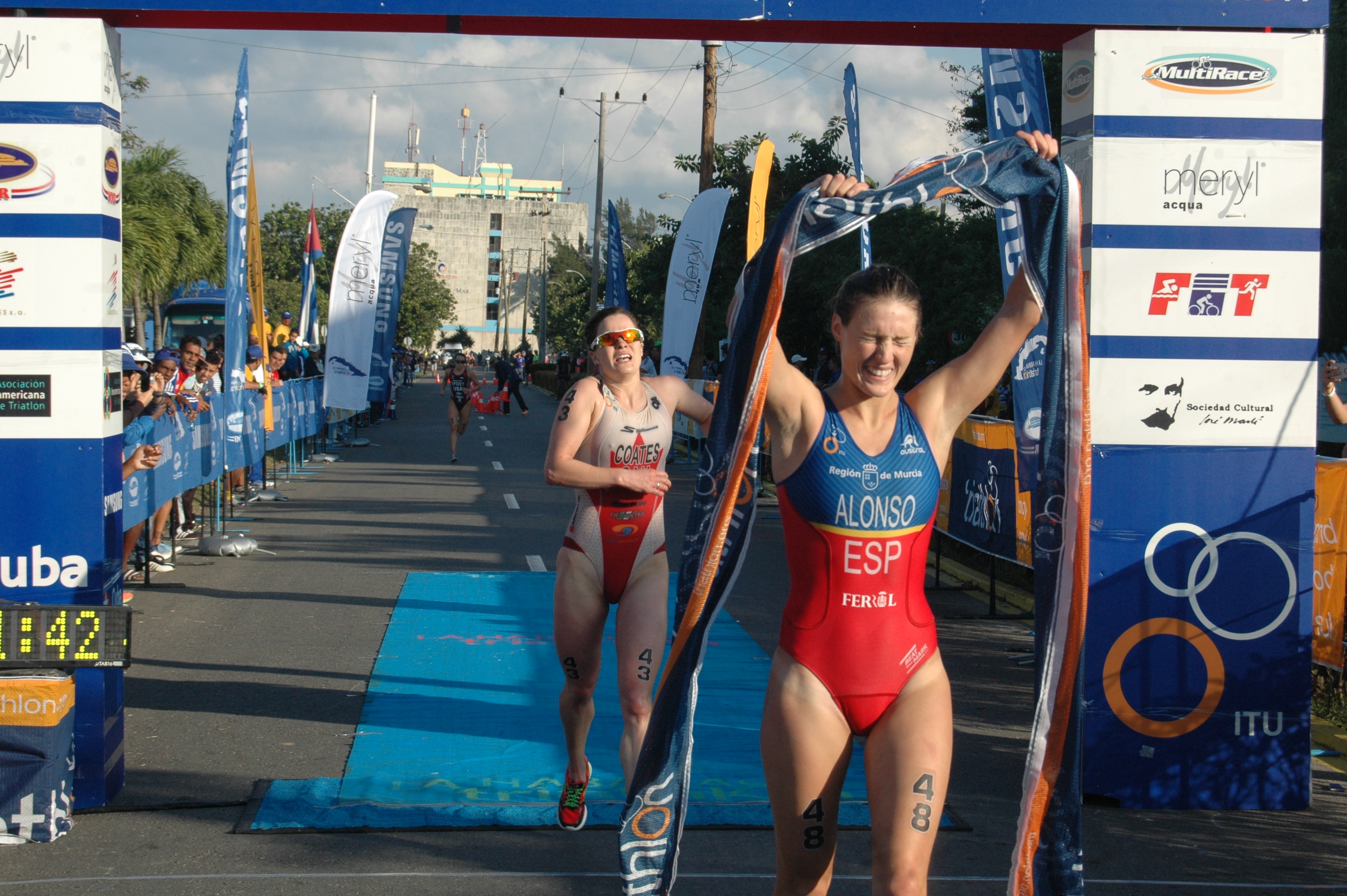 Camila Alonso, ganadora del triatlón este domingo en La Habana. Foto: César A. Rodríguez