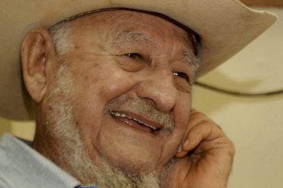 Es él quien se parece a mí