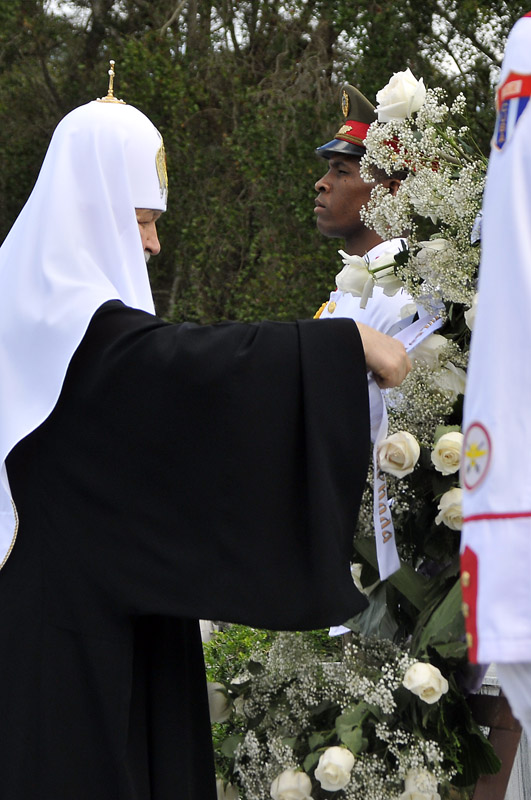 Patriarca de la Iglesia Ortodoxa Rusa Su Santidad Kirill depositando ofrenda floral en el Monumento al soldado sovietico en La Habana. 13 de Febrero 2016. Foto José raúl Rodríguez Robleda
