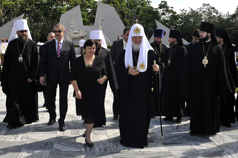 Patriarca de la Iglesia Ortodoxa Rusa Su Santidad Kirill depositando ofrenda floral en el Monumento al soldado sovietico en La Habana. 13 de Febrero 2016. Foto José raúl Rodríguez Robleda