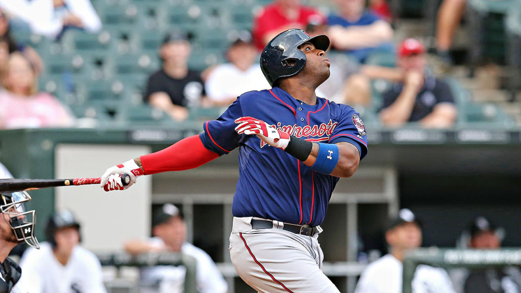 Kenny Vargas pegó largo y oportuno jonrón en el tercer episodio.