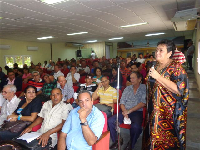Los participantes en el Fórum expusieron sus experiencias. Foto: Manuel Valdés
