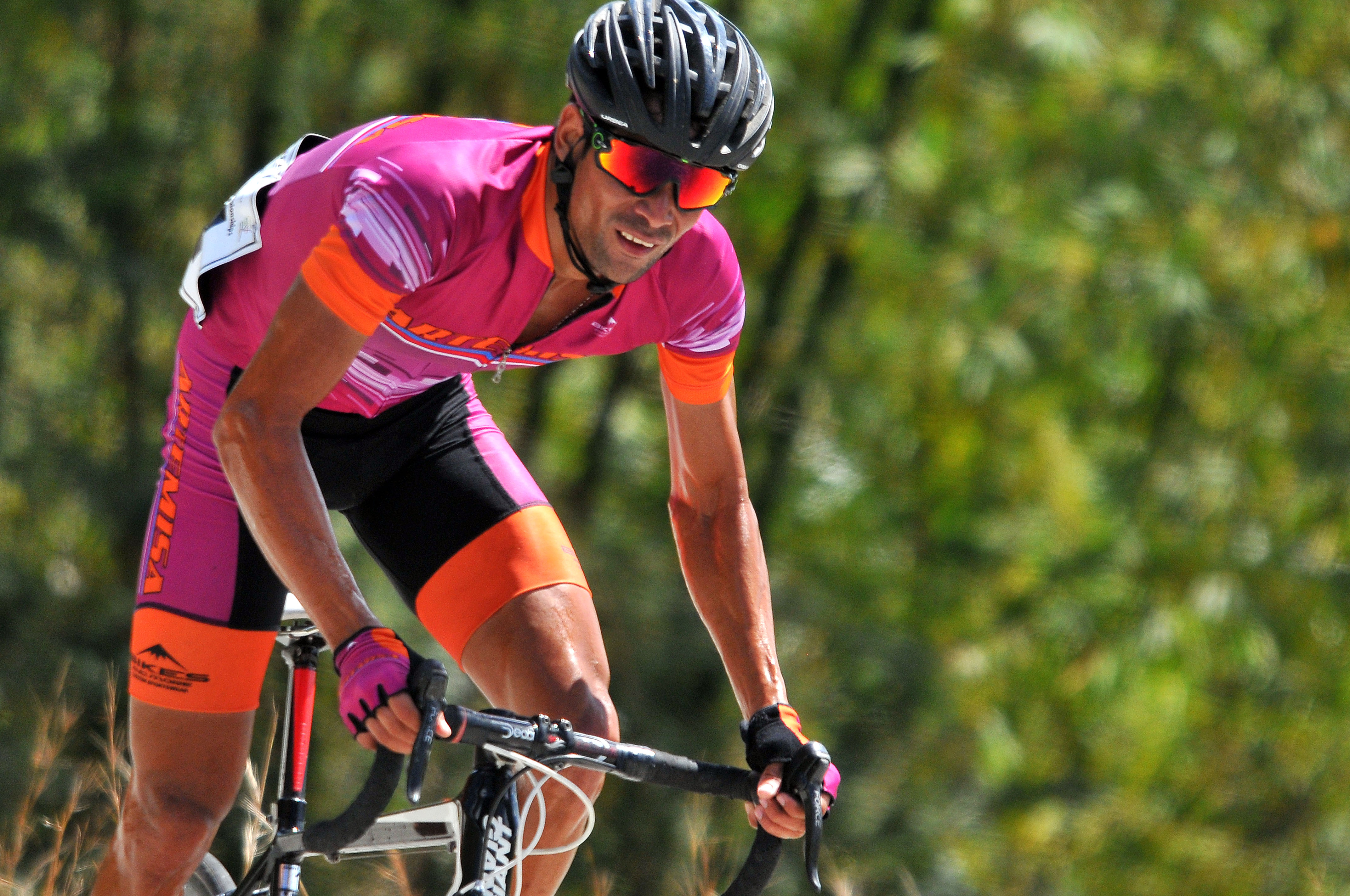 José Mojica ganó el séptimo tramo del Clásico Ciclístico, al imponerse en Topes de Collantes. Foto: Ricardo López Hevia