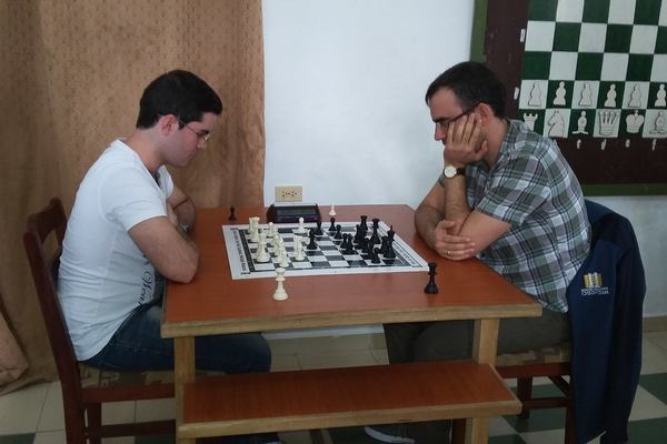 Leinier (derecha) igualó con cinco títulos a Jesús Nogueiras y Lázaro Bruzón. Foto tomada de jit.cu