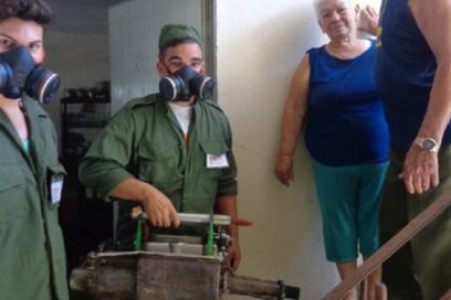 Contra el mosquito vestidos de verde olivo