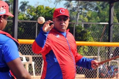 Con tres peloteros “del equipo a derrotar”