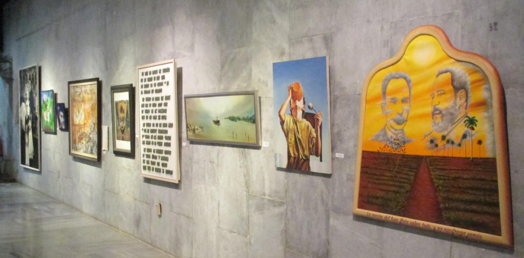La exposición Tengo más que el leopardo, instalada en la galería transitoria del solemne recinto con obras de 22 artistas, contó con la curaduría del pintor, dibujante y ceramista Kamyl Bullaudy.